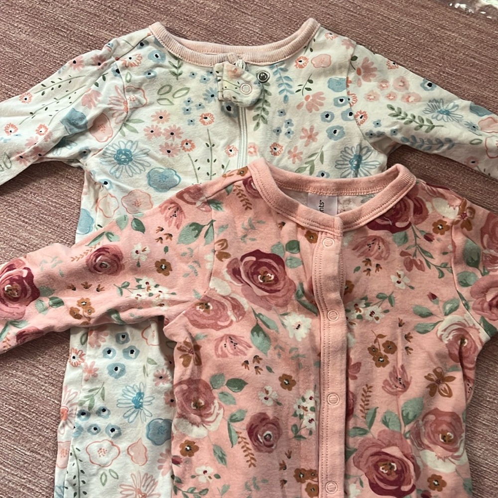 Bundle of 2 1 Zipper Footie, 1 snap Romper.